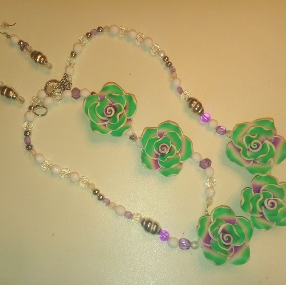 3pc Jewelry Set Incl Necklace, bracelet & earrings - Picture 4 of 5